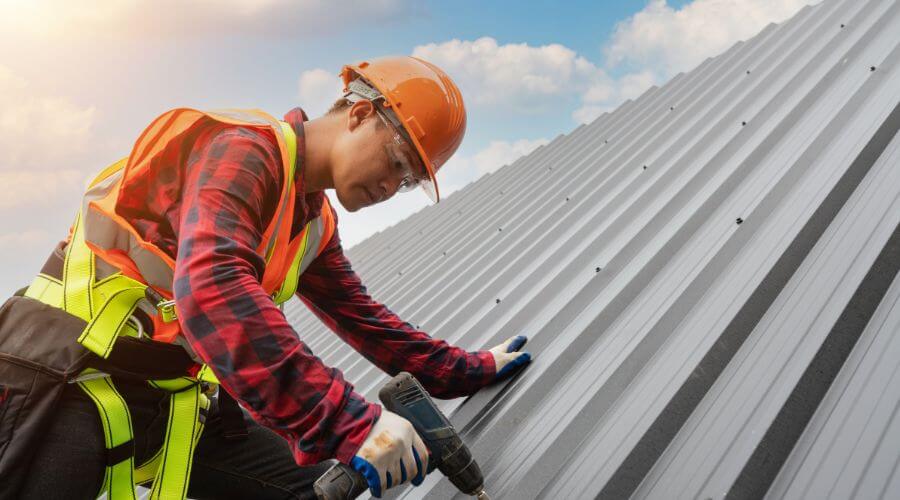 Professional gutter cleaning in Prentiss, MS